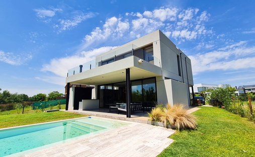 House in Belén de Escobar, Buenos Aires Province, Argentina 1