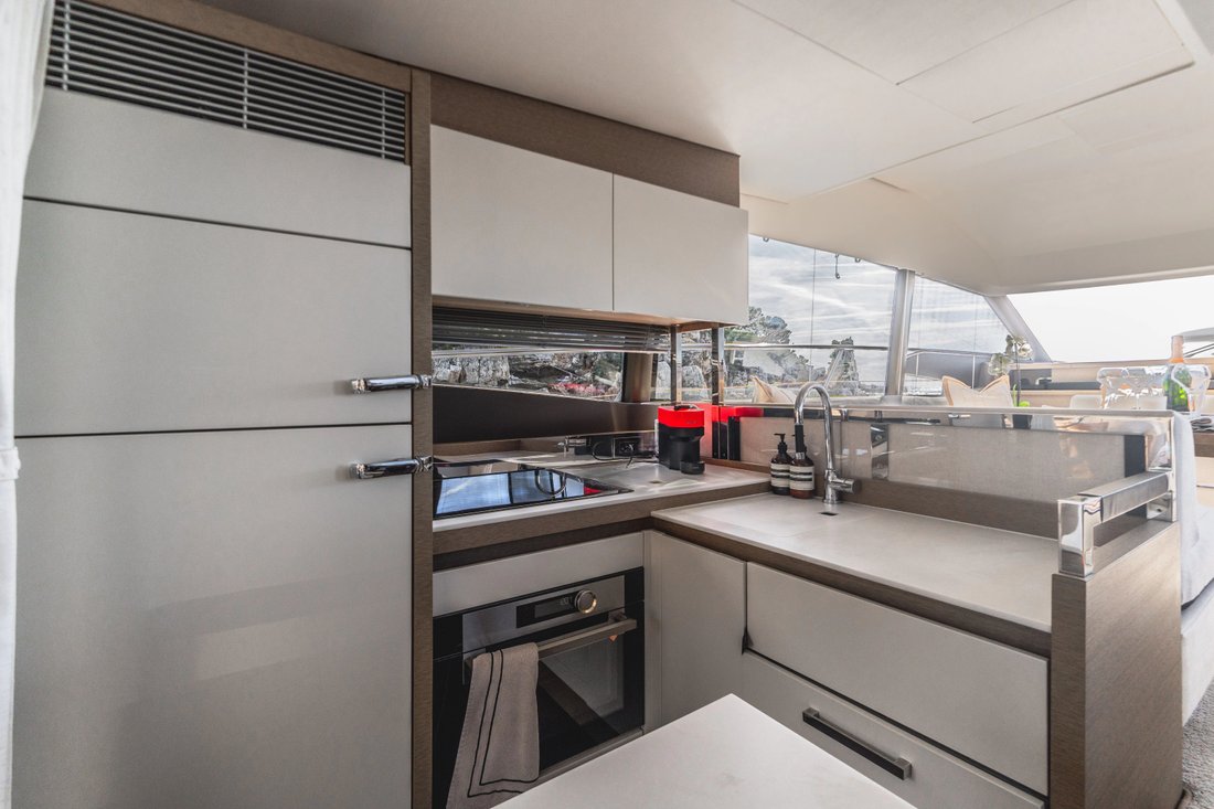Flybridge in France 3 - 18291236