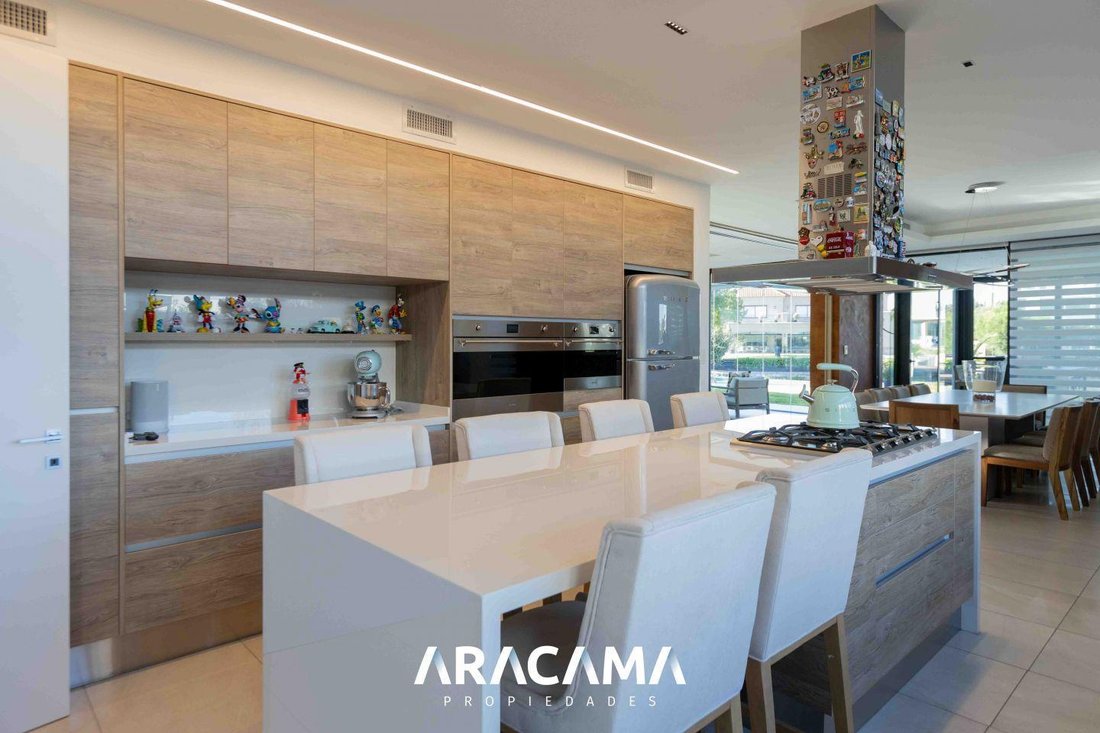 House in Ezeiza, Buenos Aires Province, Argentina 2 - 18282728