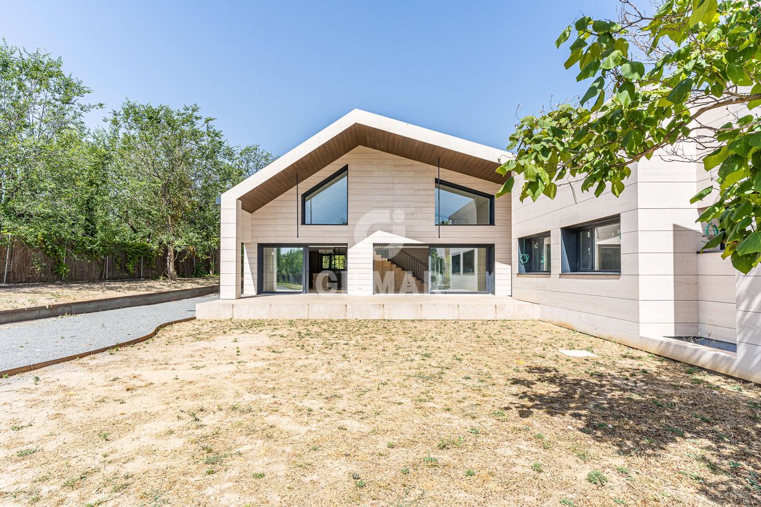 Villa in Somosaguas, Pozuelo de Alarcon, Comunidad de Madrid 3 - 18260422