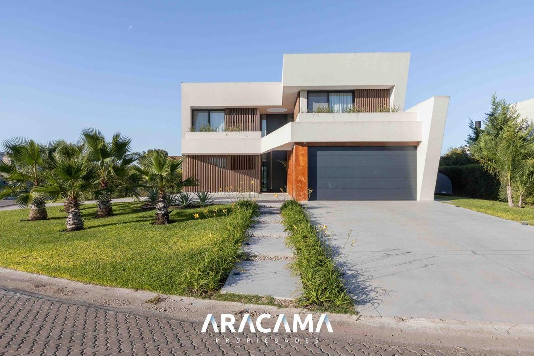 House in Ezeiza, Buenos Aires Province, Argentina 1 - 18282728