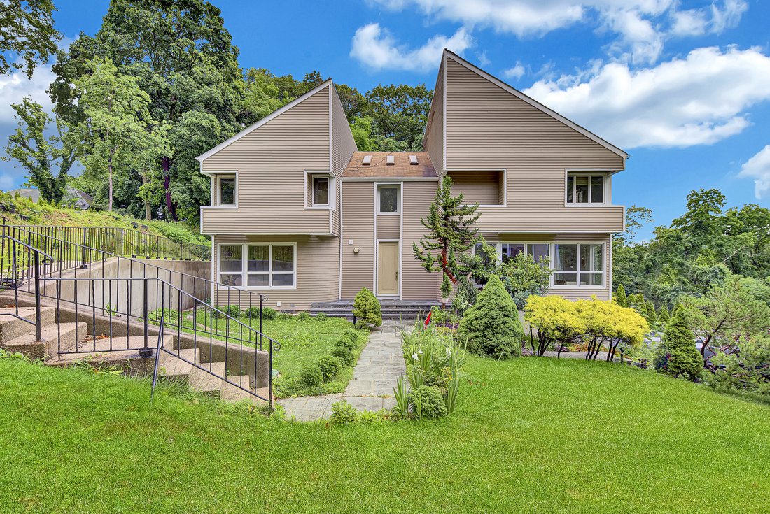 Roslyn, New York, United States 1 - 18289713