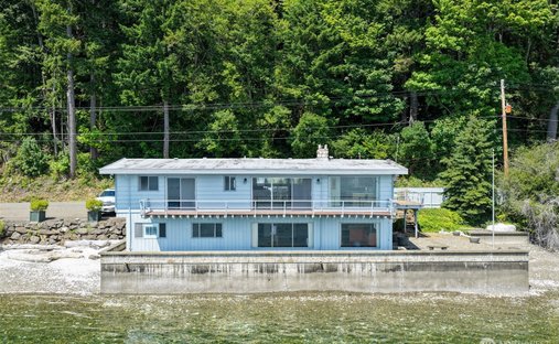 House in Belfair, Washington, United States 1