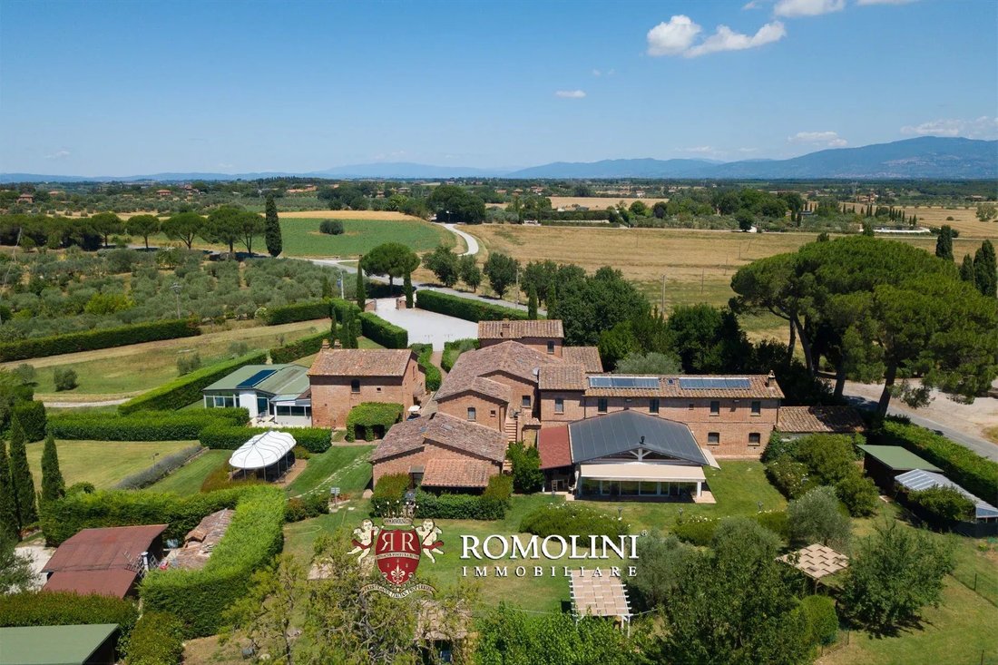 Castiglione del Lago, Umbria, Italy 1 - 15665941