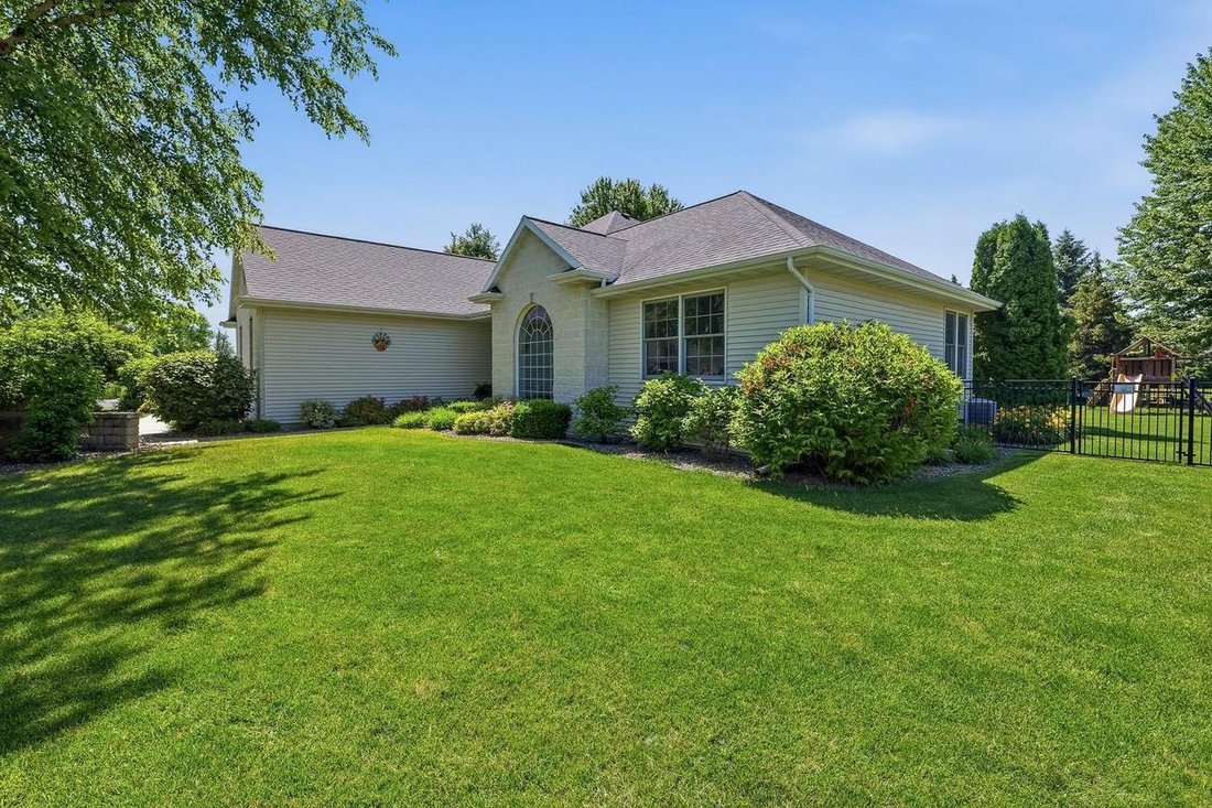 House in Oshkosh, Wisconsin, United States 2 - 18280015