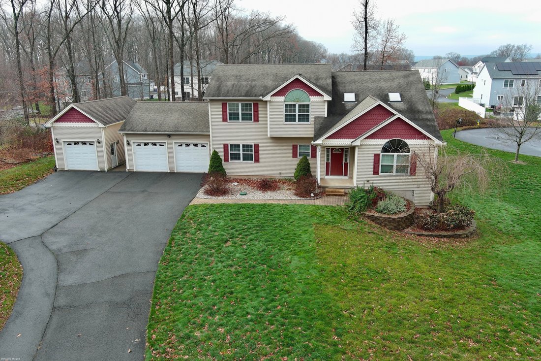 House in Southington, Connecticut, United States 1 - 18284372