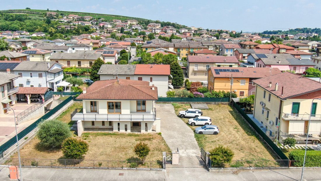 House in Colognola ai Colli, Veneto, Italy 1 - 18287008