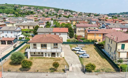 House in Colognola ai Colli, Veneto, Italy 1