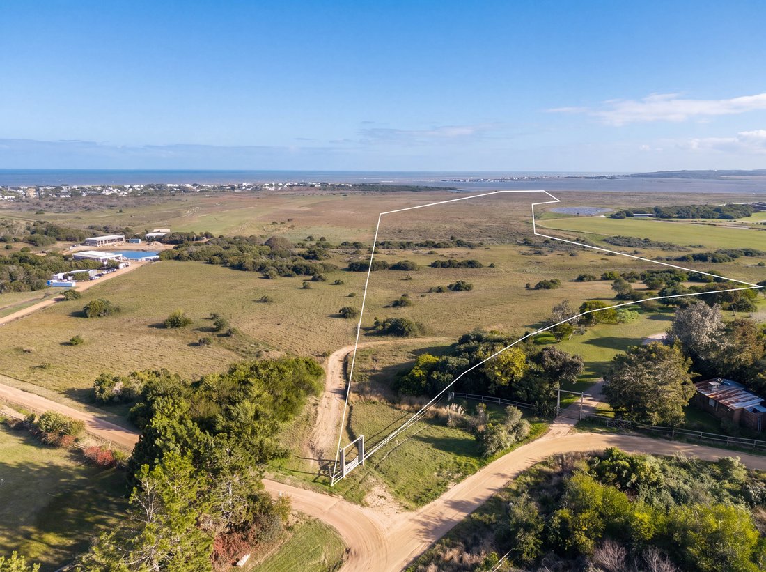 Land in Chacras de Medellin Sur Lac, Maldonado Department, Uruguay 1 - 18245818