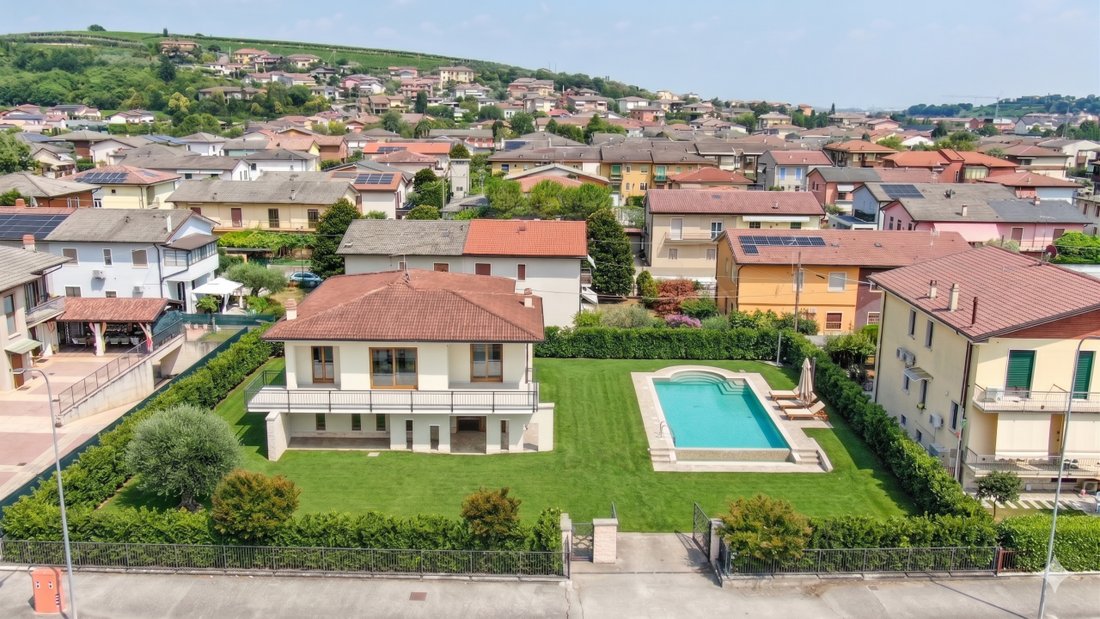 House in Colognola ai Colli, Veneto, Italy 2 - 18287008