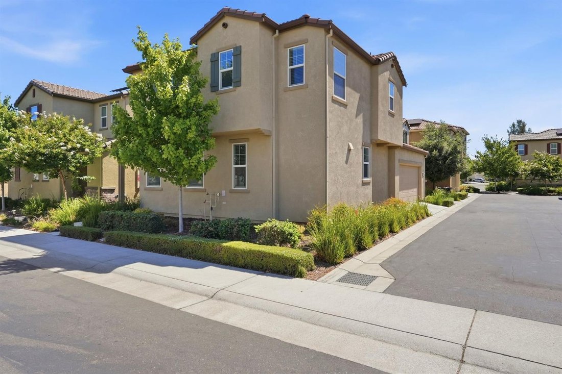 House in Elk Grove, California, United States 2 - 18286547