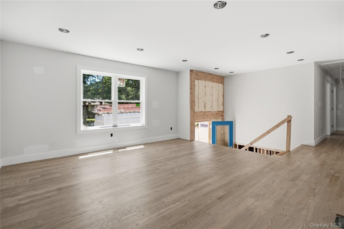 House in Manorville, New York, United States 5 - 18281893