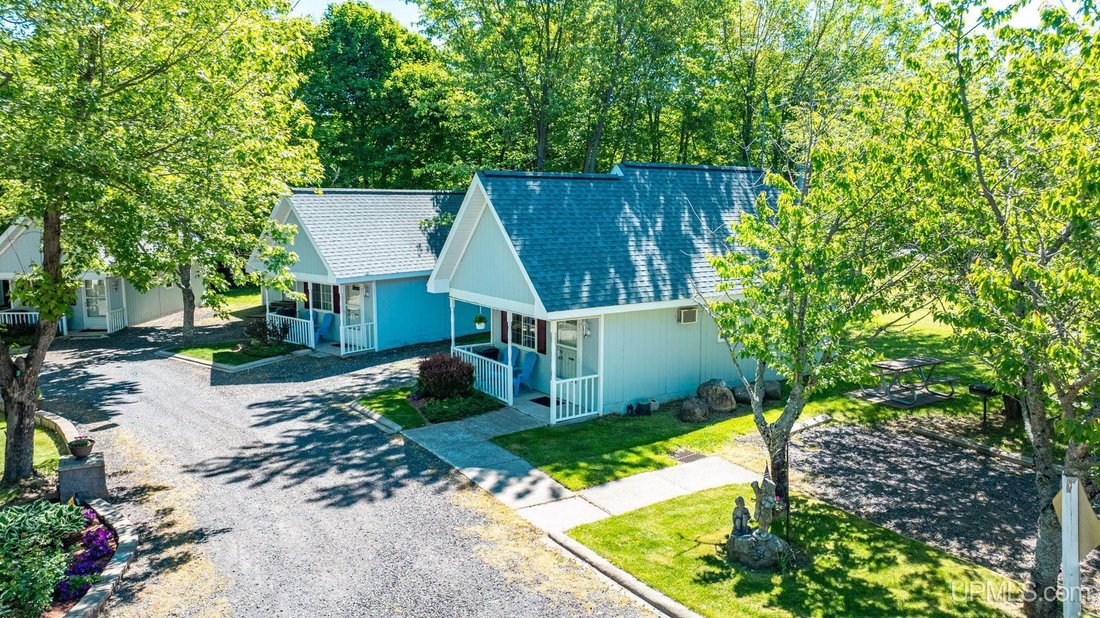 Apartment in Calumet Township, Michigan, United States 5 - 18283226