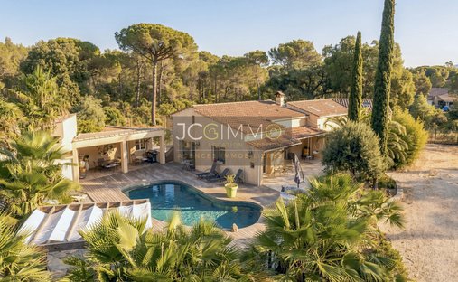Villa in Le Cannet-des-Maures, Provence-Alpes-Côte d'Azur, France 1