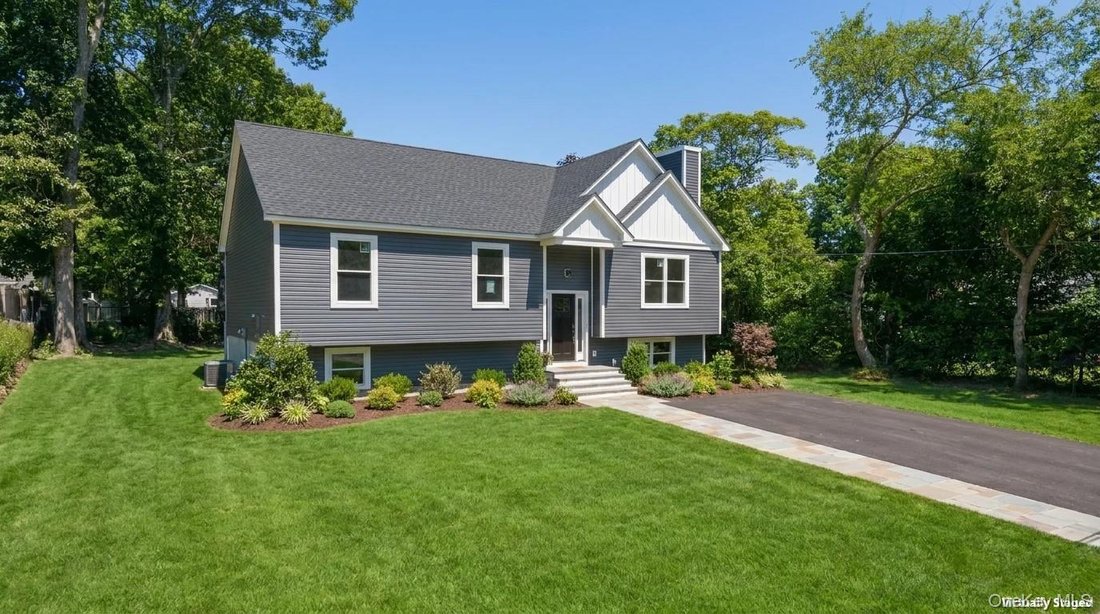 House in Manorville, New York, United States 1 - 18281893