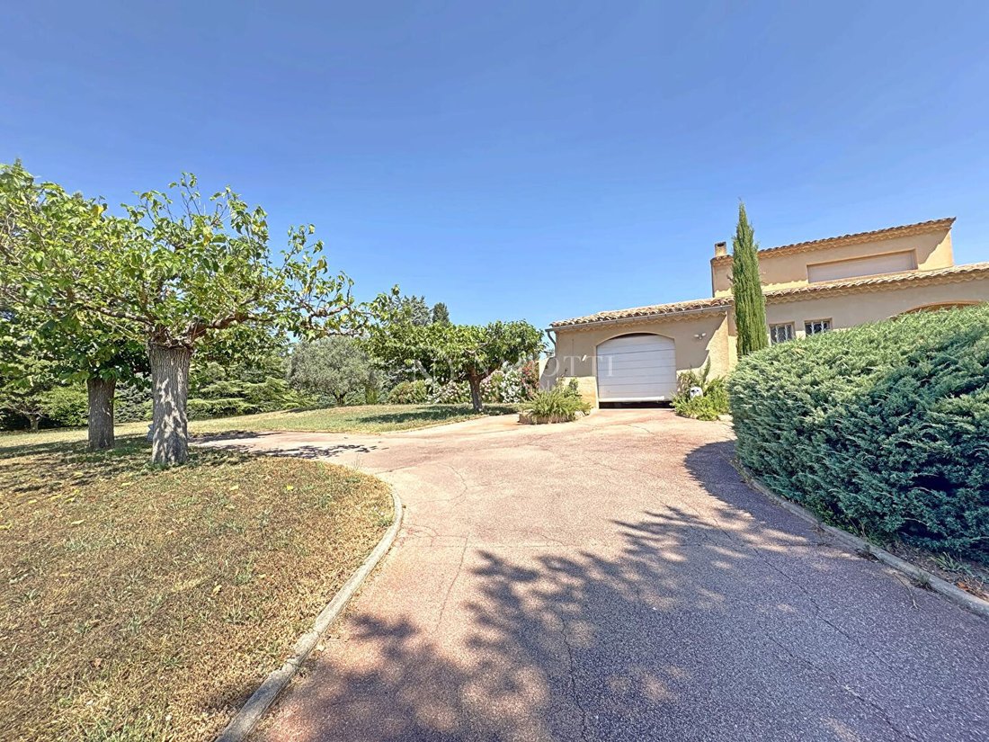 House in Lourmarin, Provence-Alpes-Côte d'Azur, France 1 - 18285001