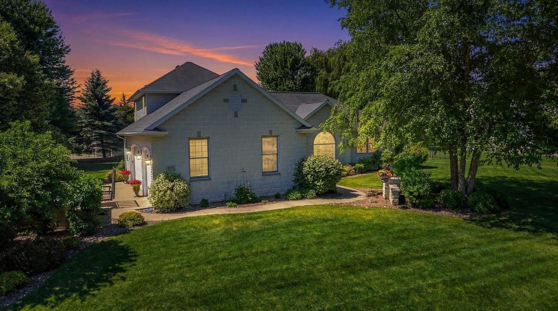 House in Oshkosh, Wisconsin, United States 1 - 18280015