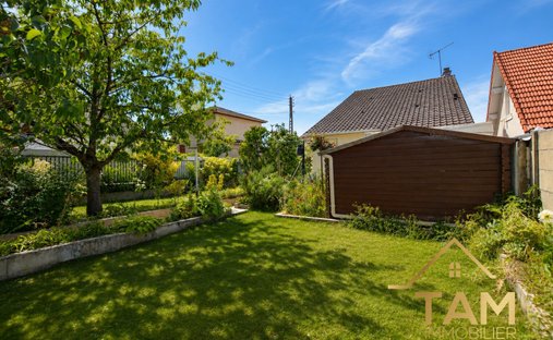 House in Langevin, Saint-Cyr-l'Ecole, France 1