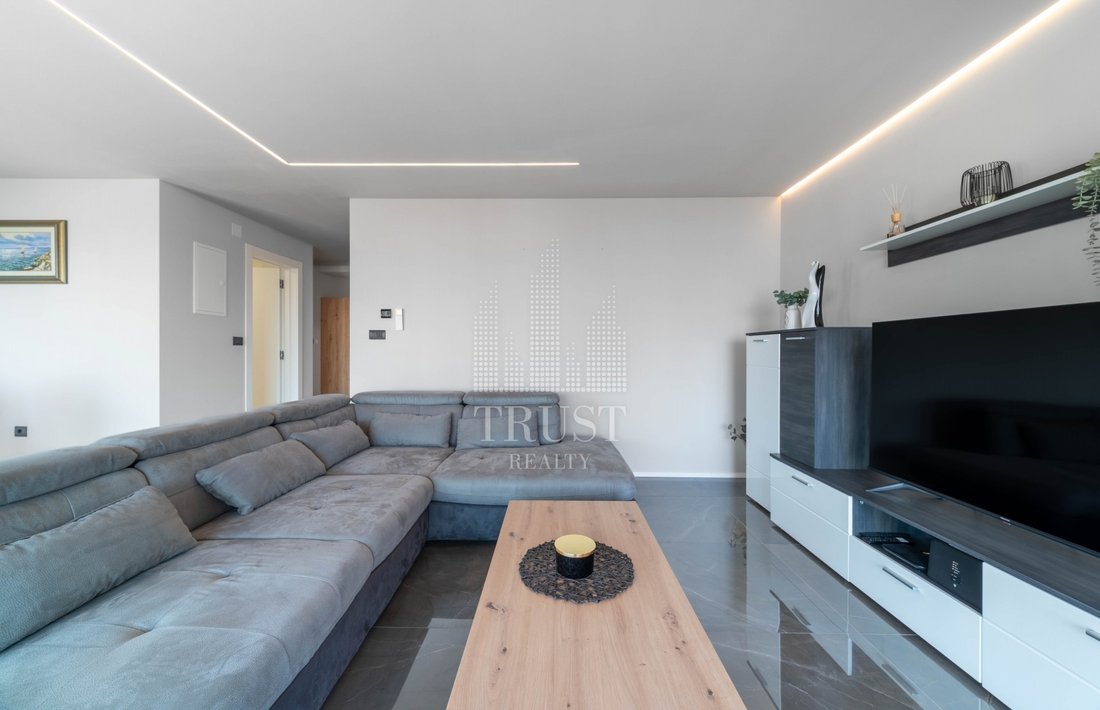 Apartment in Mjesni odbor Krimeja, Grad Rijeka, Primorje-Gorski Kotar County 3 - 18286891