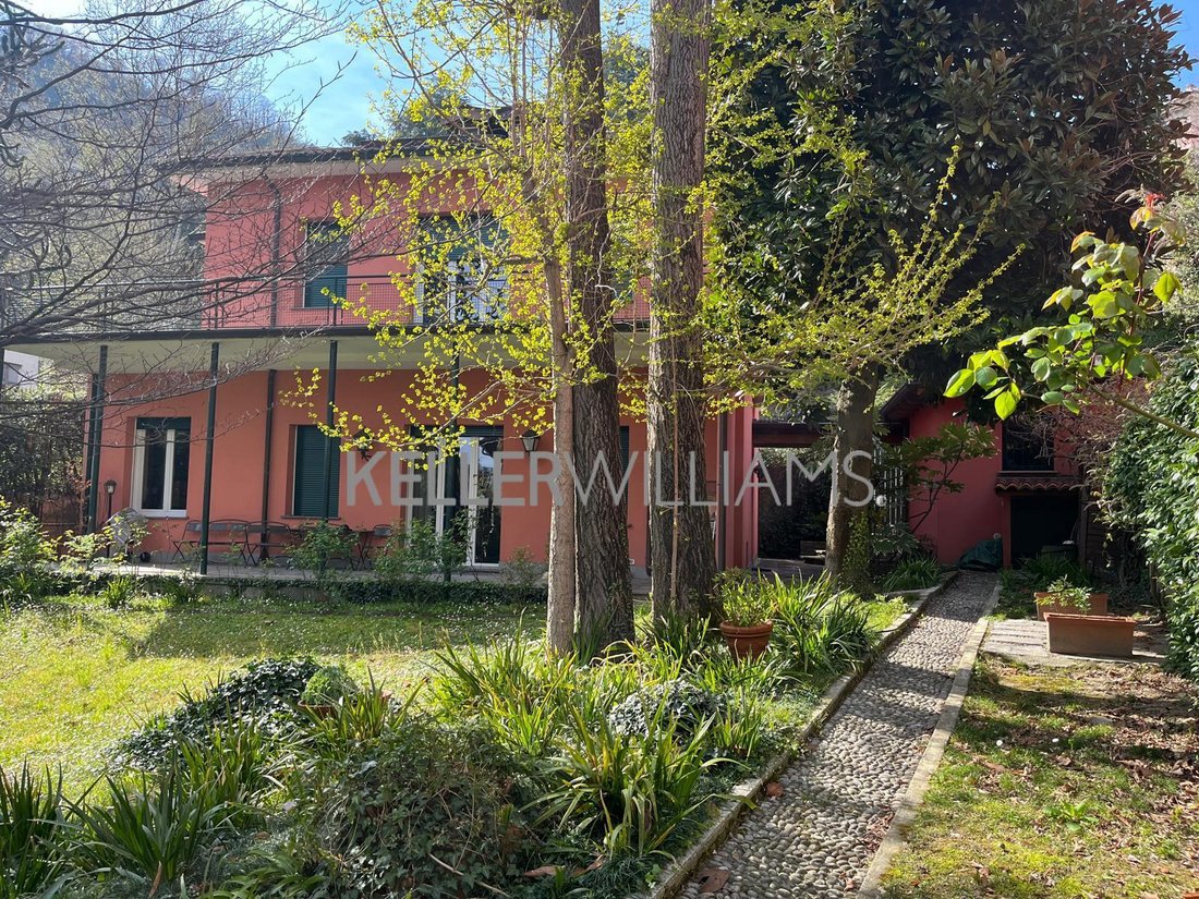 House in Western Lake Center, Como, Lombardy 1 - 18286256