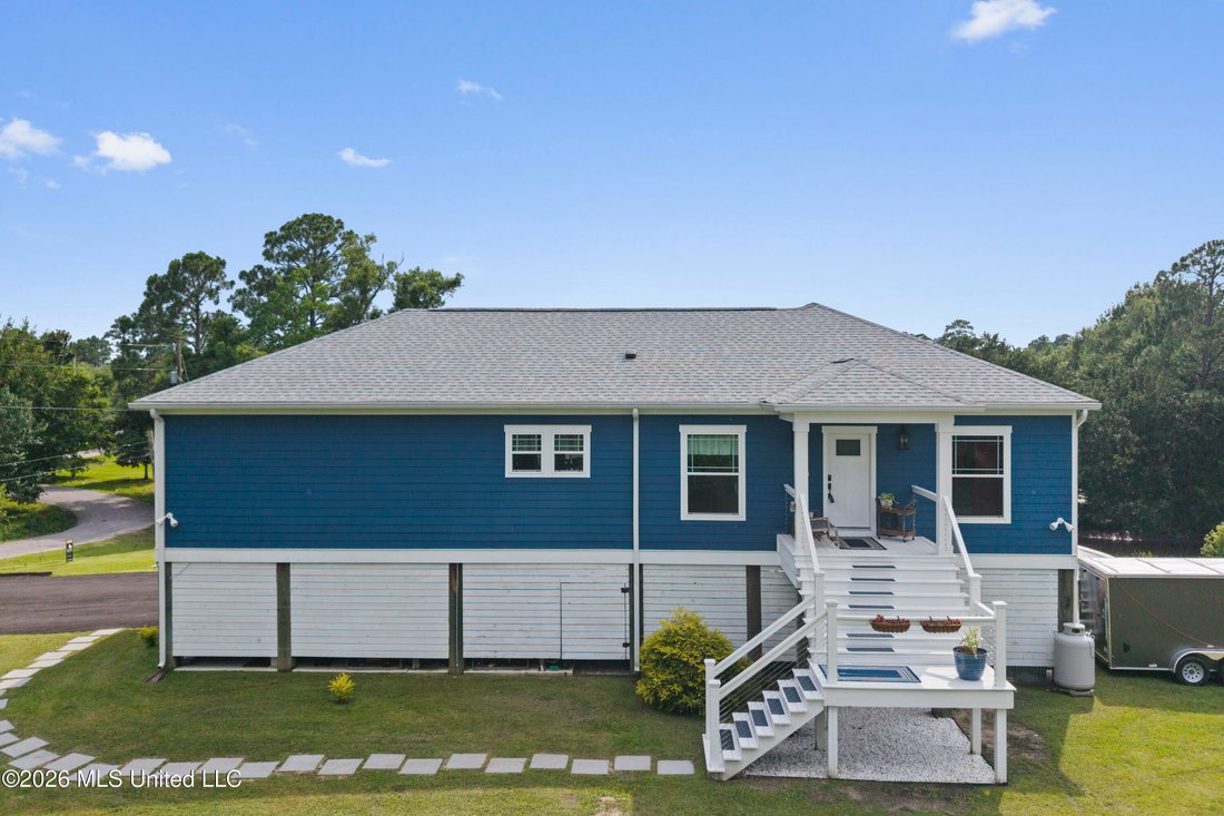 House in Biloxi, Mississippi, United States 2 - 18285208