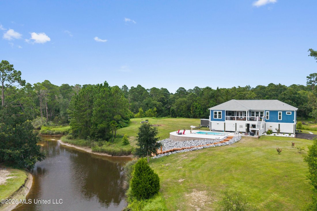 House in Biloxi, Mississippi, United States 1 - 18285208