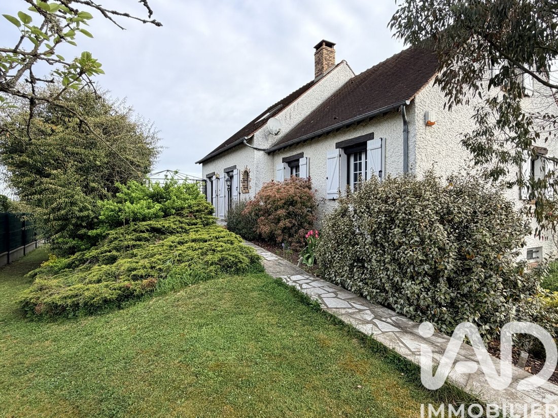 House in Varennes-Jarcy, Ile-de-France, France 1 - 18294529