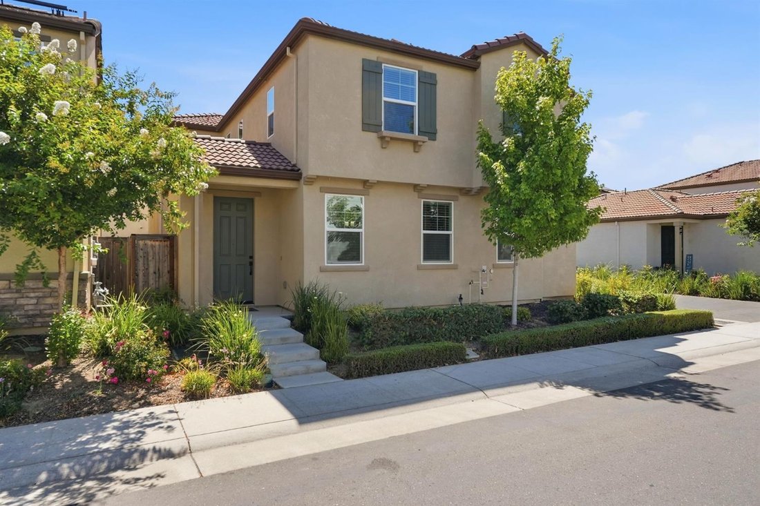House in Elk Grove, California, United States 1 - 18286547