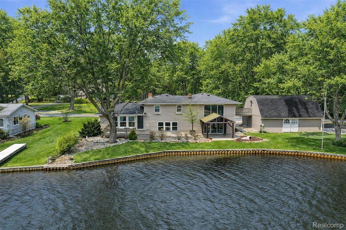 House in Township of Hamburg, Michigan, United States 1 - 17931178