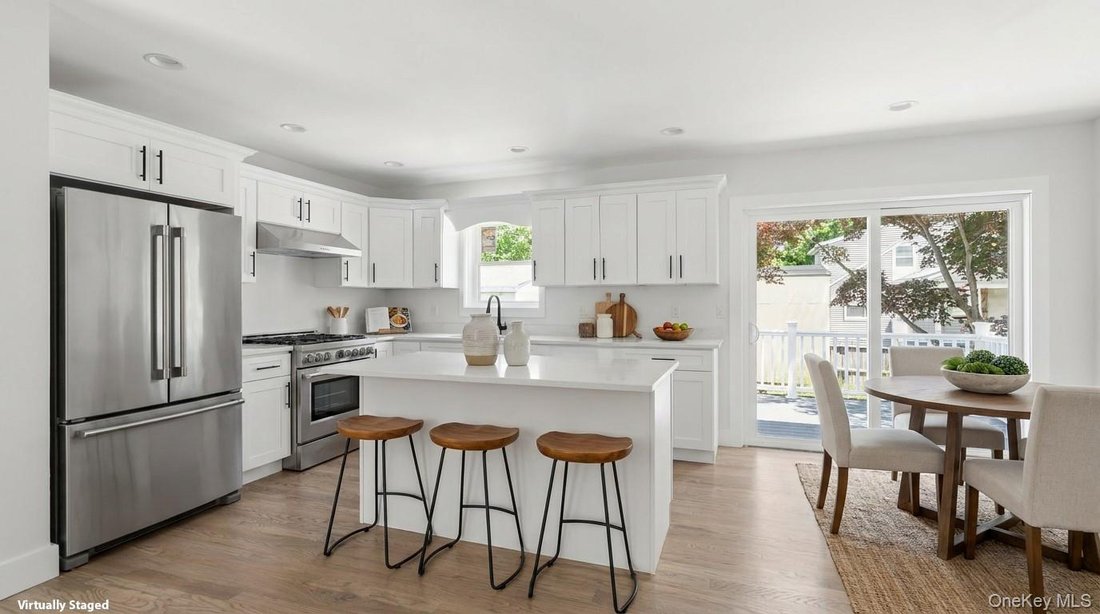 House in Manorville, New York, United States 4 - 18281893