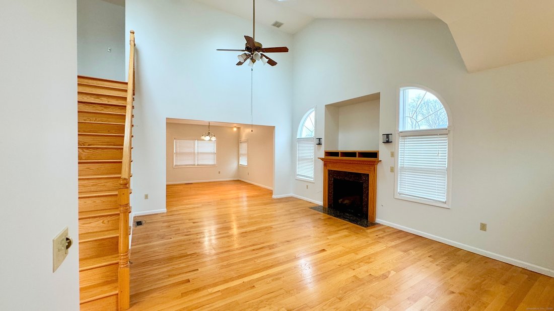 House in Southington, Connecticut, United States 4 - 18284372