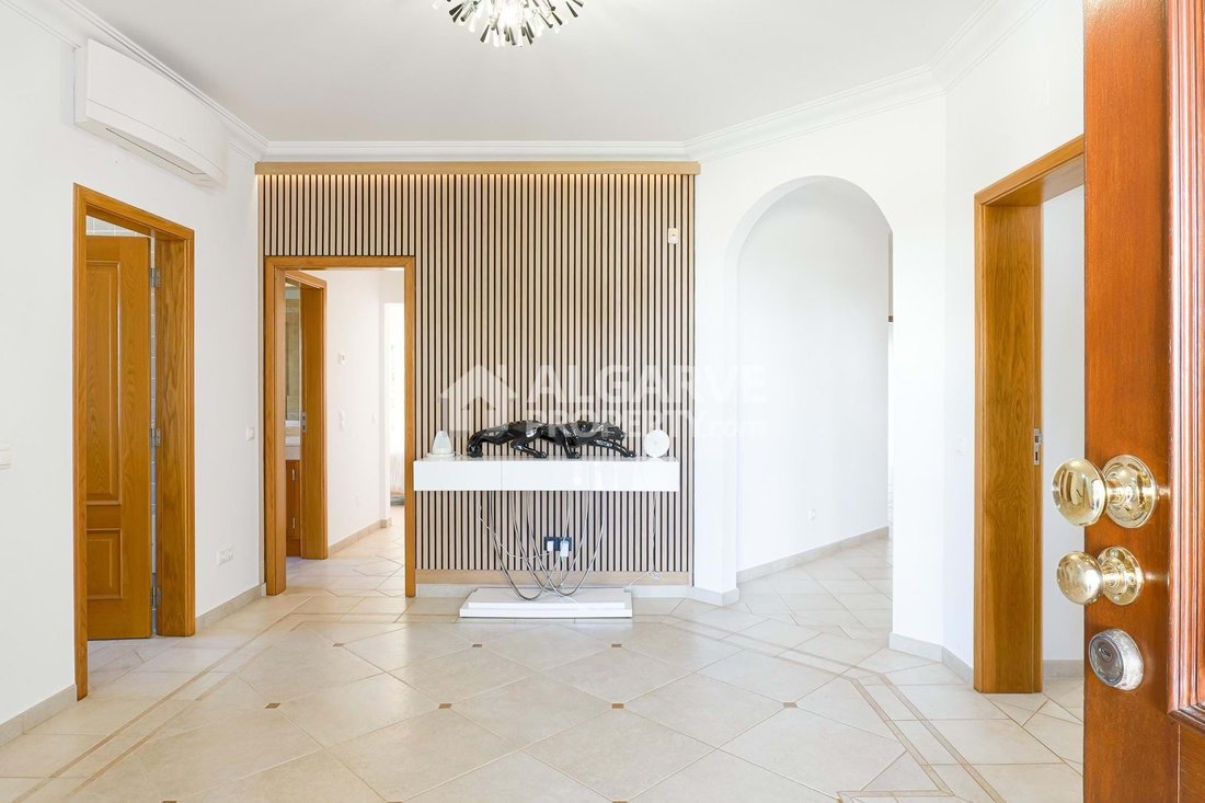 Villa in Vilamoura, Quarteira, Algarve 2 - 18289940
