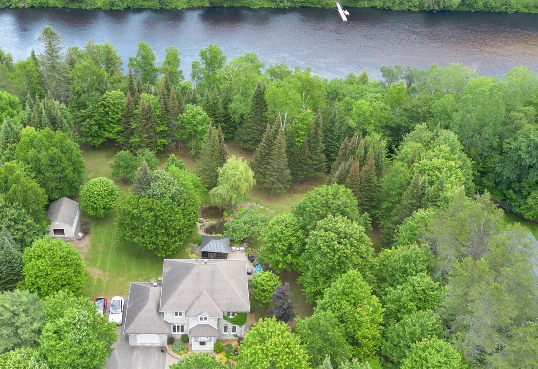 House in Village de Labelle, Quebec, Canada 3 - 18282511