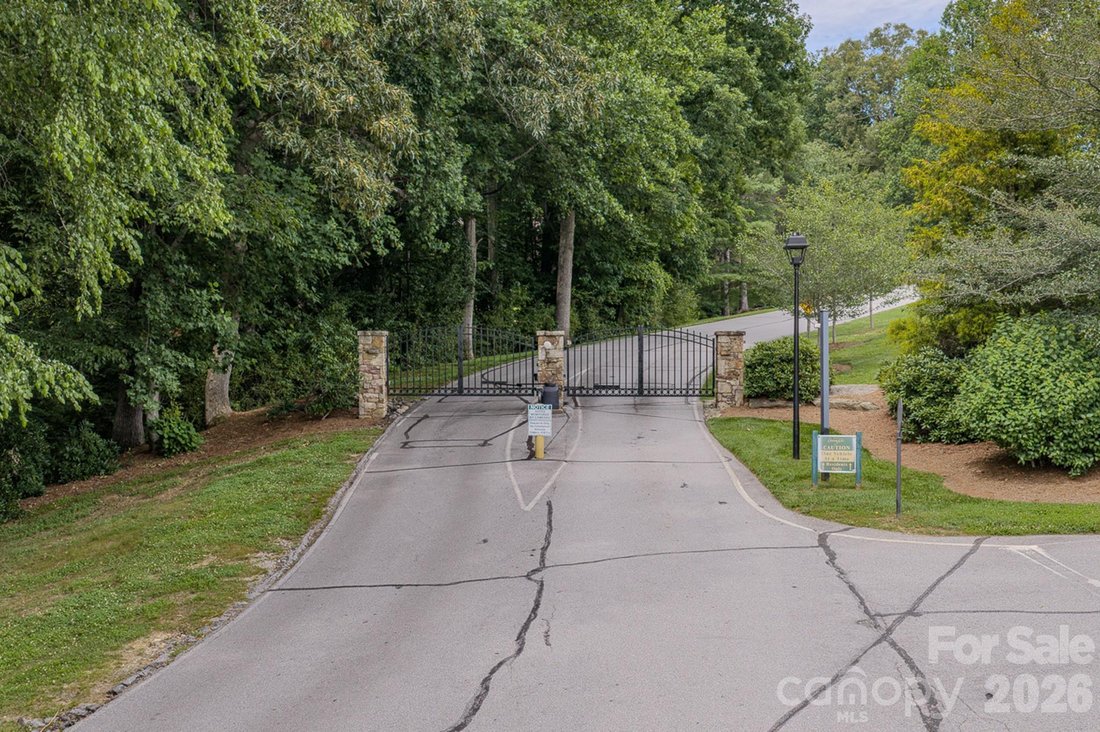 House in Laurel Park, North Carolina, United States 4 - 18289924