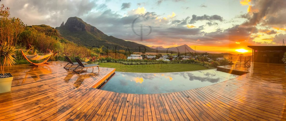 Villa in Flic en Flac, Rivière Noire District, Mauritius 1 - 18284080