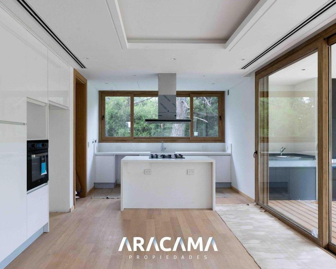 House in Esteban Echeverría, Buenos Aires Province, Argentina 2 - 18282135