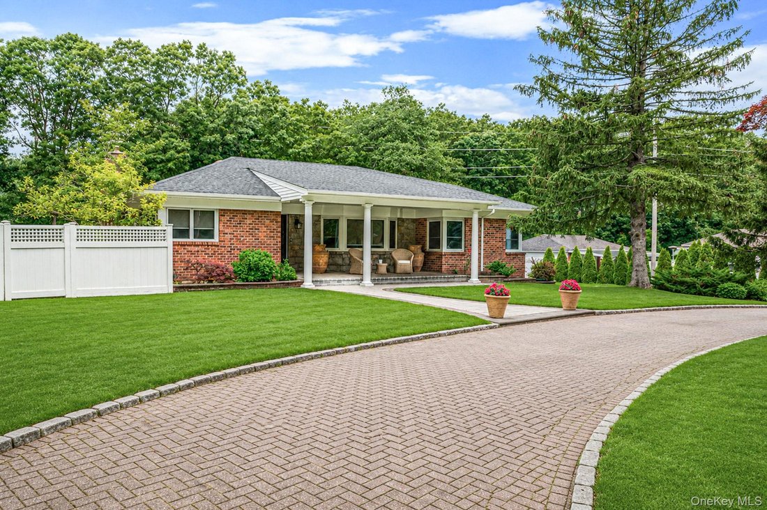 House in Huntington Station, New York, United States 3 - 18281867
