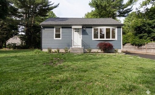 House in Wrentham, Massachusetts, United States 1