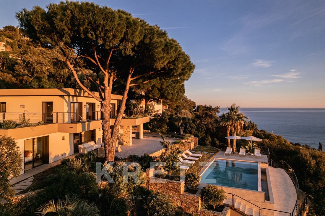 House in Rayol-Canadel-sur-Mer, Provence-Alpes-Côte d'Azur, France 2 - 18286671