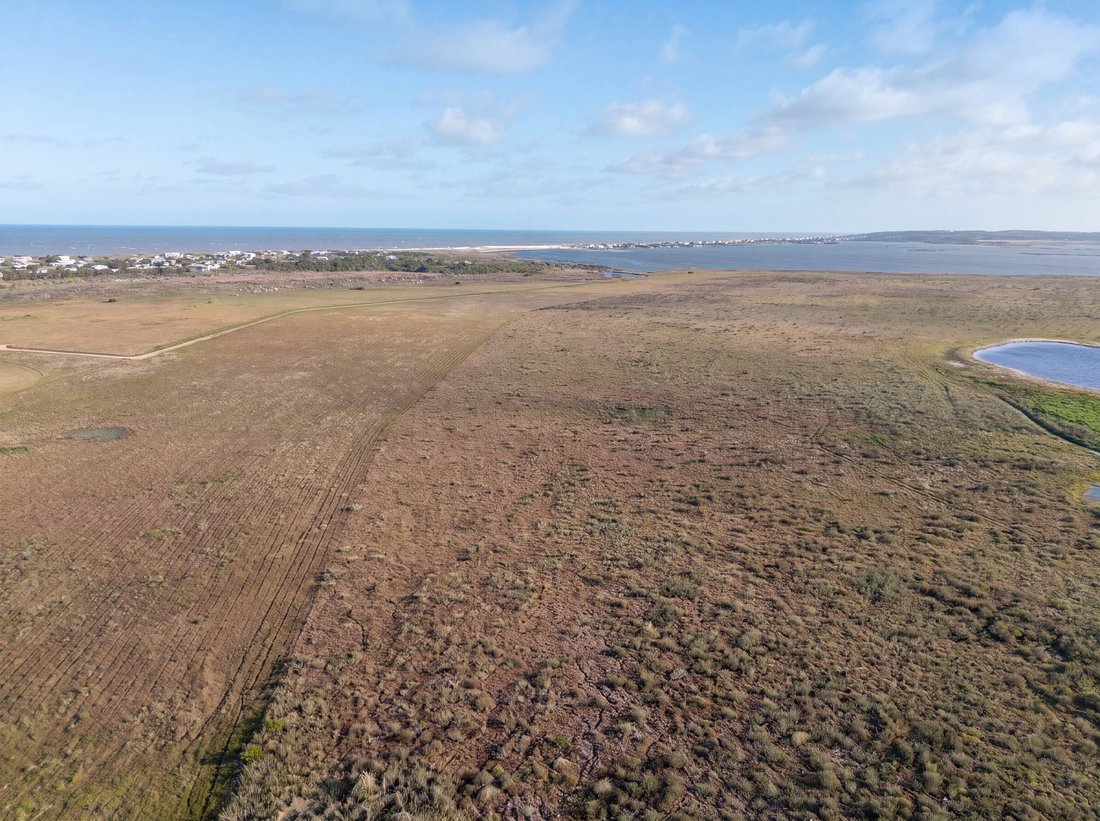 Land in Chacras de Medellin Sur Lac, Maldonado Department, Uruguay 4 - 18245818