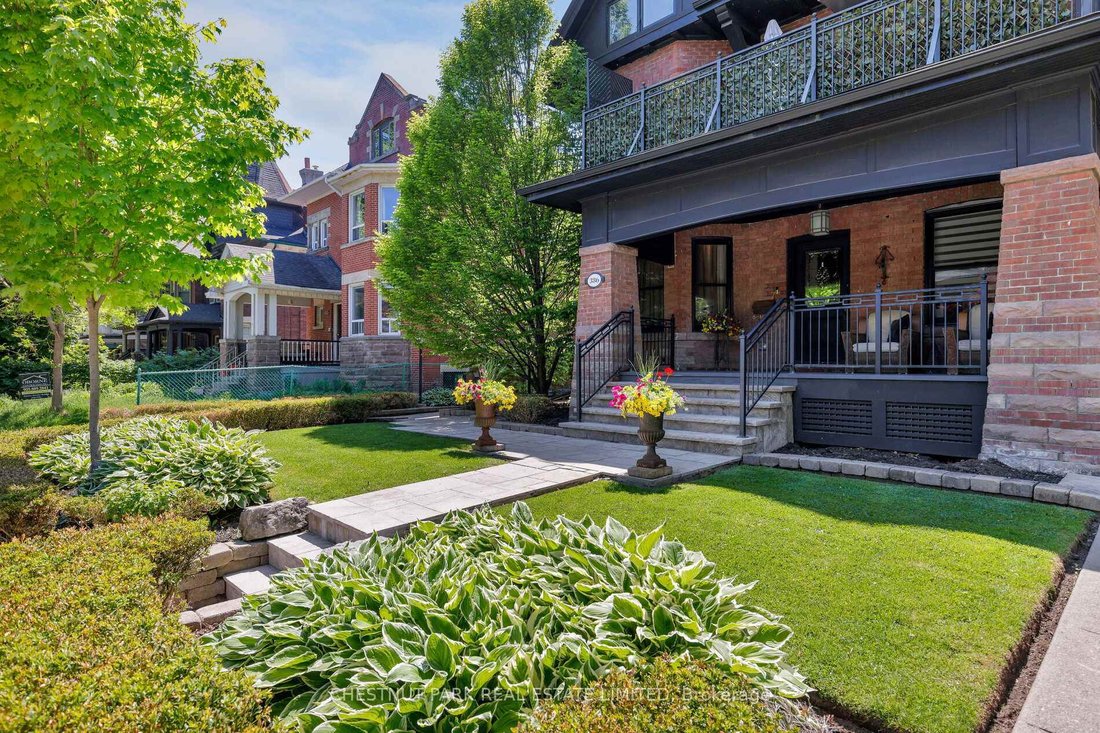 House in Toronto, Ontario, Canada 3 - 18070613