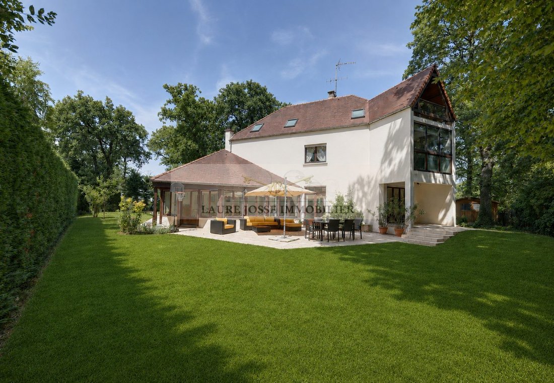 House in Le Vésinet, Ile-de-France, France 1 - 18293102
