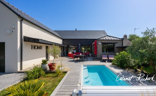 Villa in Saint-Lunaire, Brittany, France 1