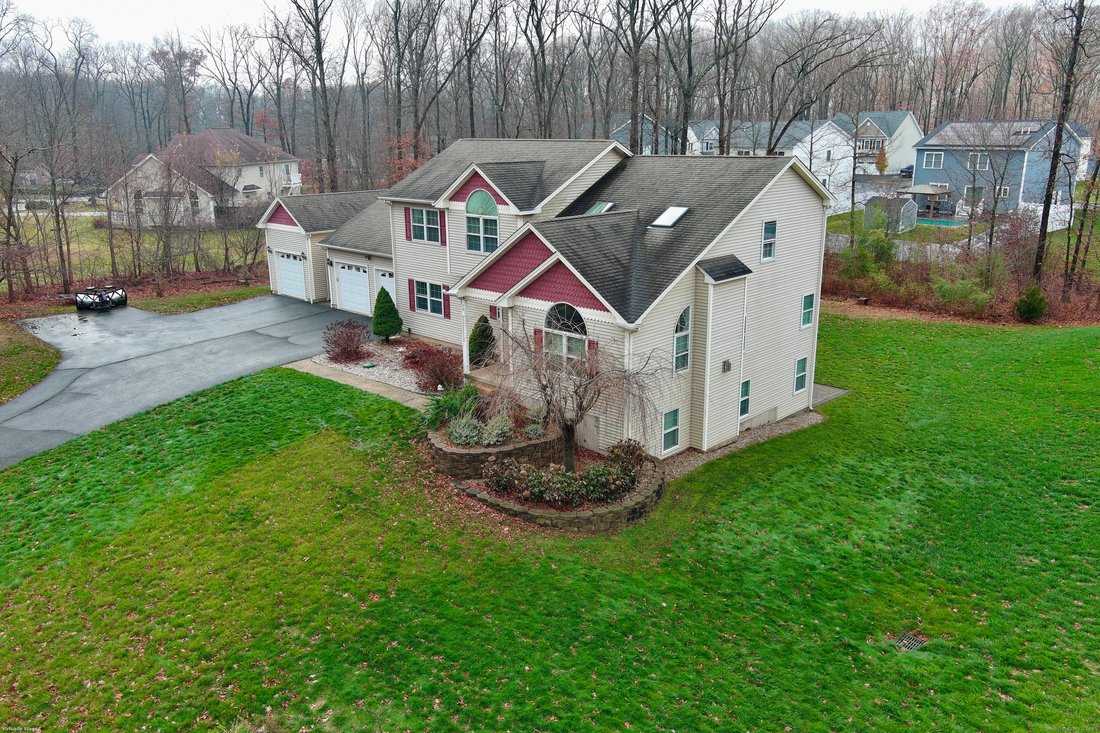 House in Southington, Connecticut, United States 2 - 18284372