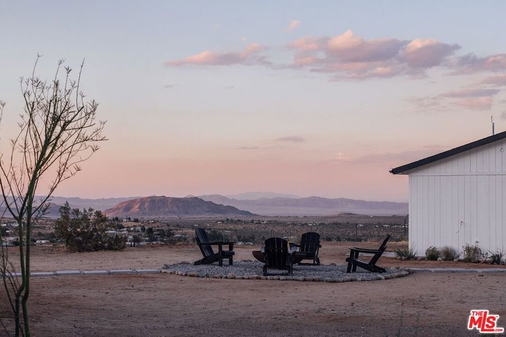 Maison à Yucca Valley, Californie, États-Unis 3 - 18284234