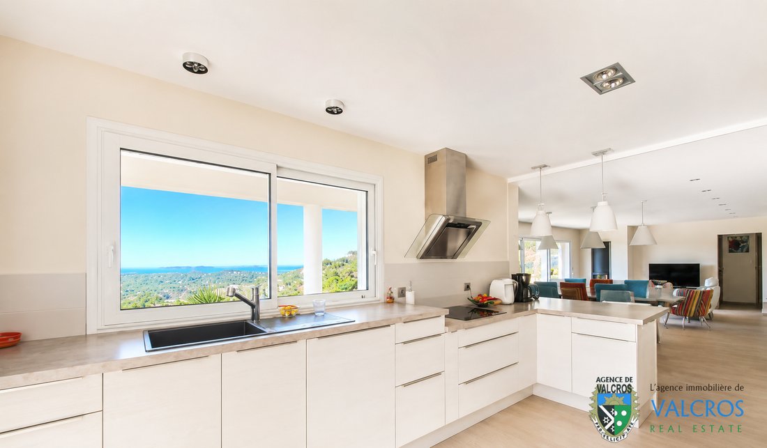 Villa in La Londe-les-Maures, Provence-Alpes-Côte d'Azur, France 2 - 17543354