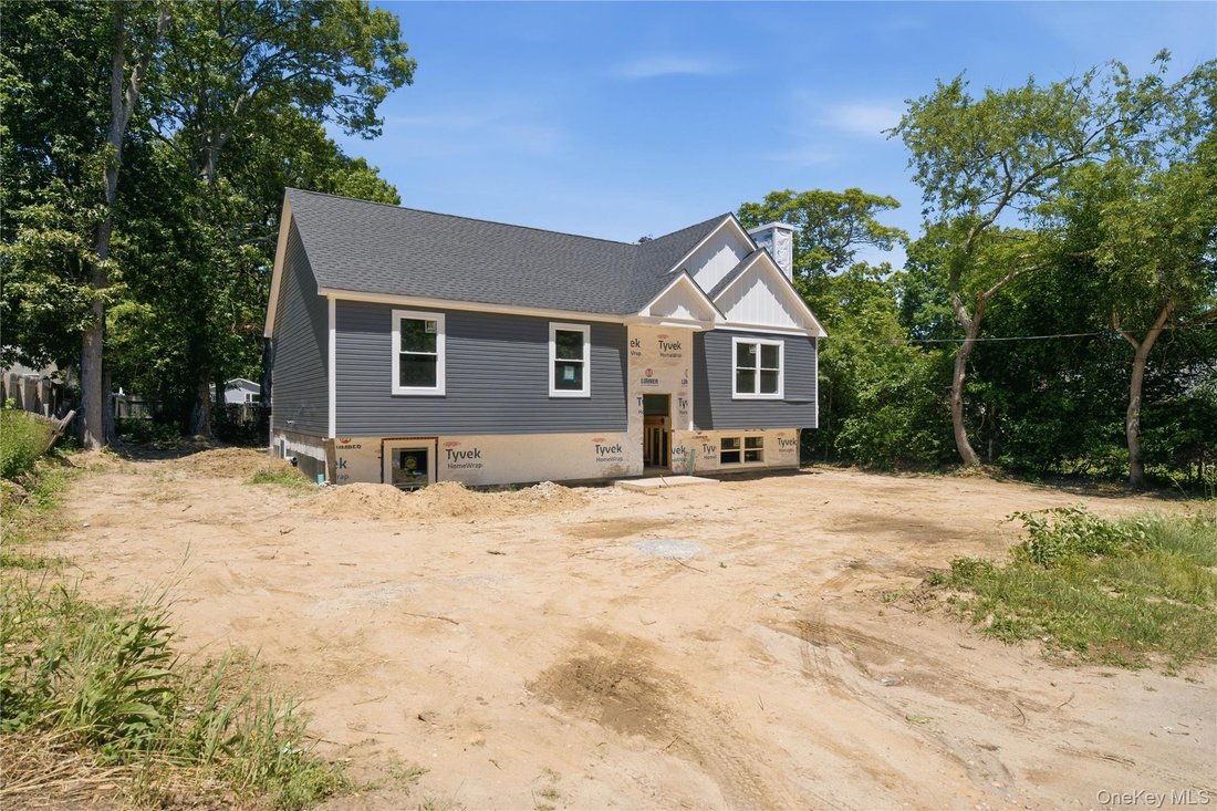 House in Manorville, New York, United States 5 - 18281893