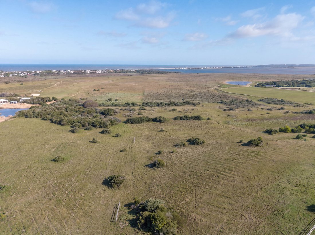 Land in Chacras de Medellin Sur Lac, Maldonado Department, Uruguay 2 - 18245818