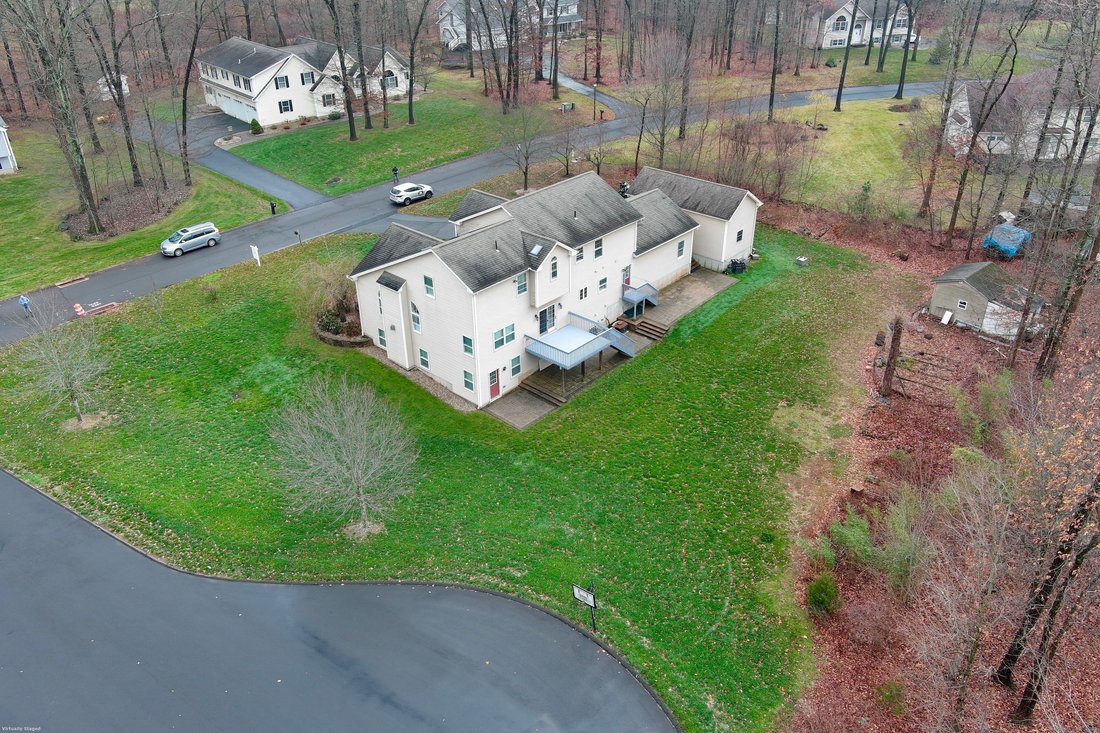 House in Southington, Connecticut, United States 3 - 18284372