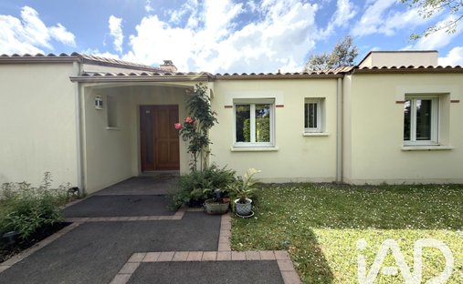Maison à Centre, Basse-Goulaine, France 1